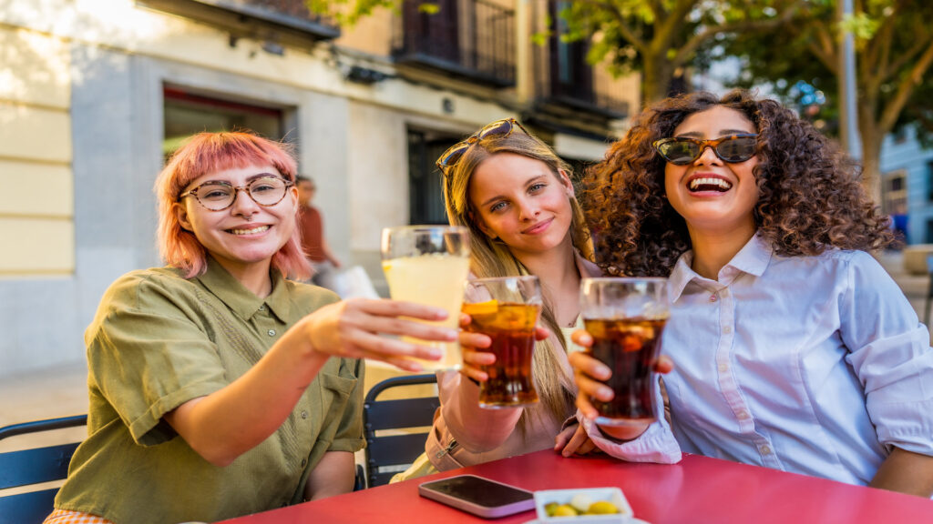 ¿Qué es «tardear» y por qué triunfa en España?