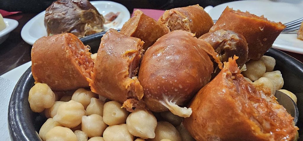 Restaurante O Cincuentas y Seis en Lugo Cocido -Chorizo - Garbanzos