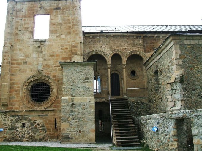 Monasterio de Carracedelo