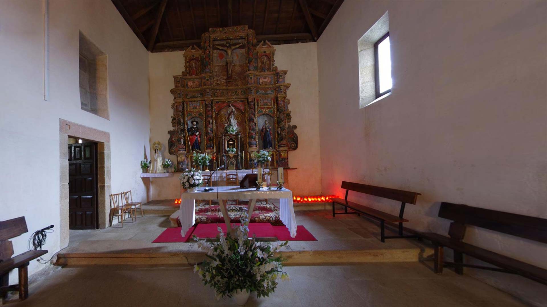 Interior de la Iglesia de Barbadelo